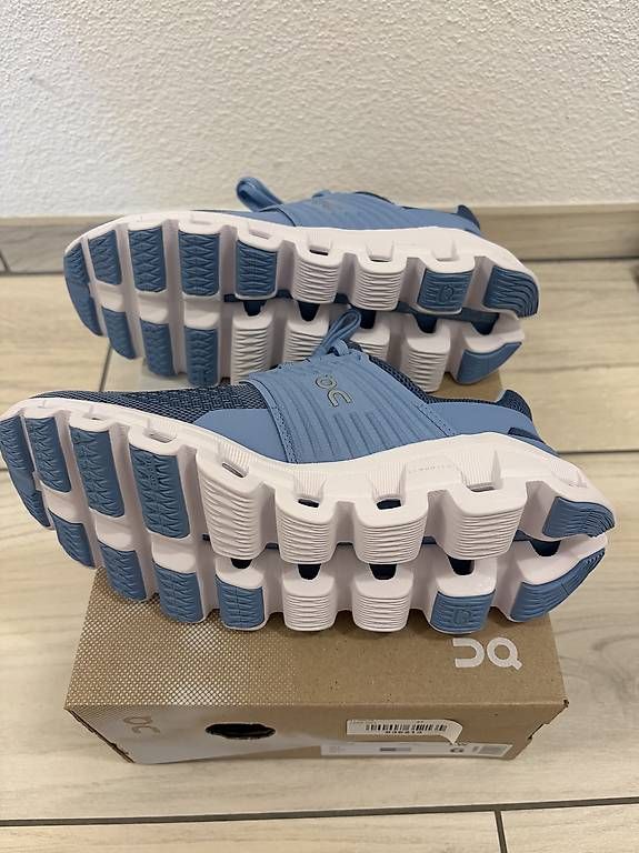 Chaussures femmes: On Cloud  Schuhe  – D'occasion à Lengnau AG par carmenyta73 1