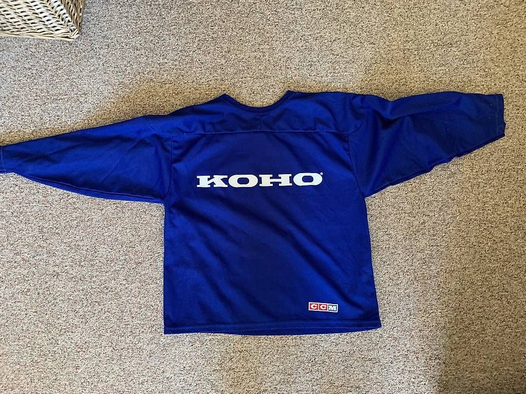 Canottiere & Pantaloni: Schönes Eishockey Trainings Trikot – Usato da Münchenstein venduto da ThomasEglin 4