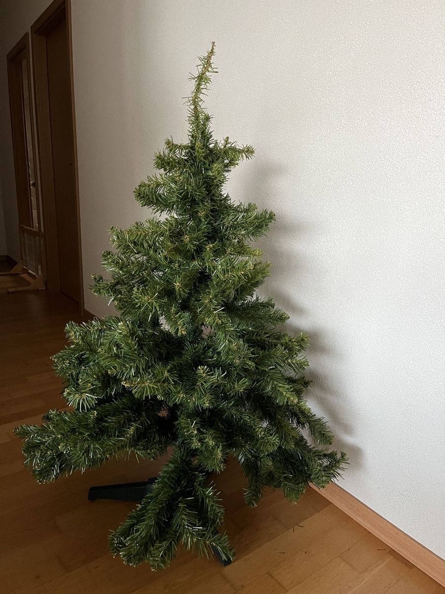 Tutte le decorazioni: Sapin artificiel – Usato da Mont-sur-Lausanne venduto da Pioutch