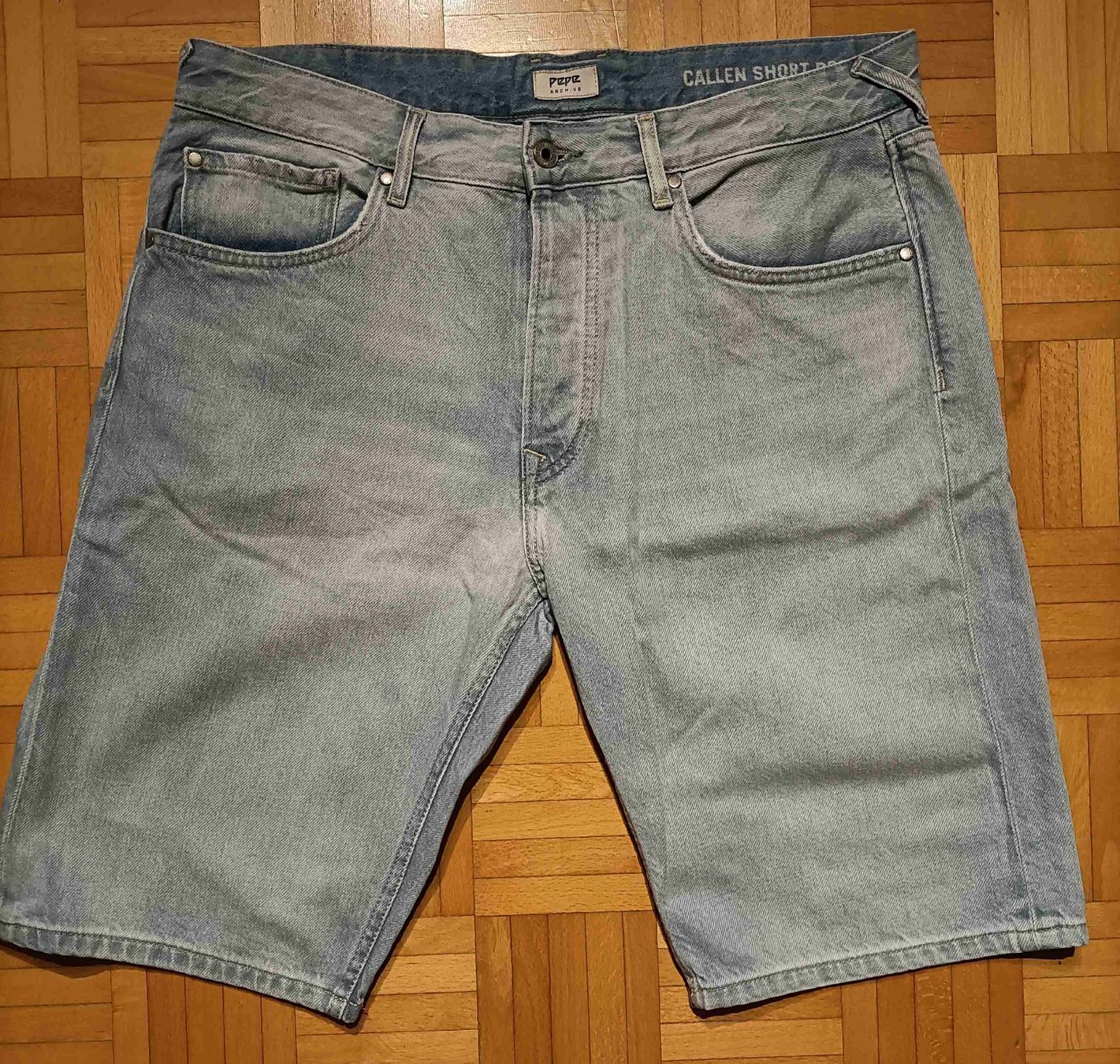 Pepe Jeans Jeans: Pepe Jeans Shorts Gr. 32 – Gebraucht aus Rotkreuz von Dima8
