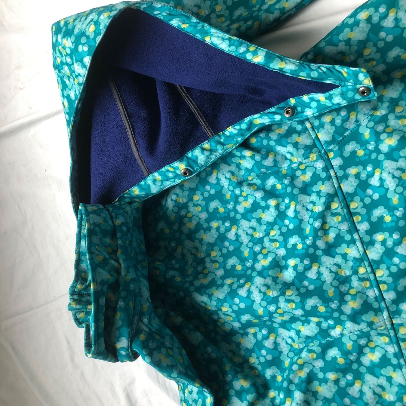 H&M Giacche & Cappotti: grüne gemusterte Softshell-Jacke H&M, Gr. 170 – Usato da Zürich venduto da anavlis-thymiano 3