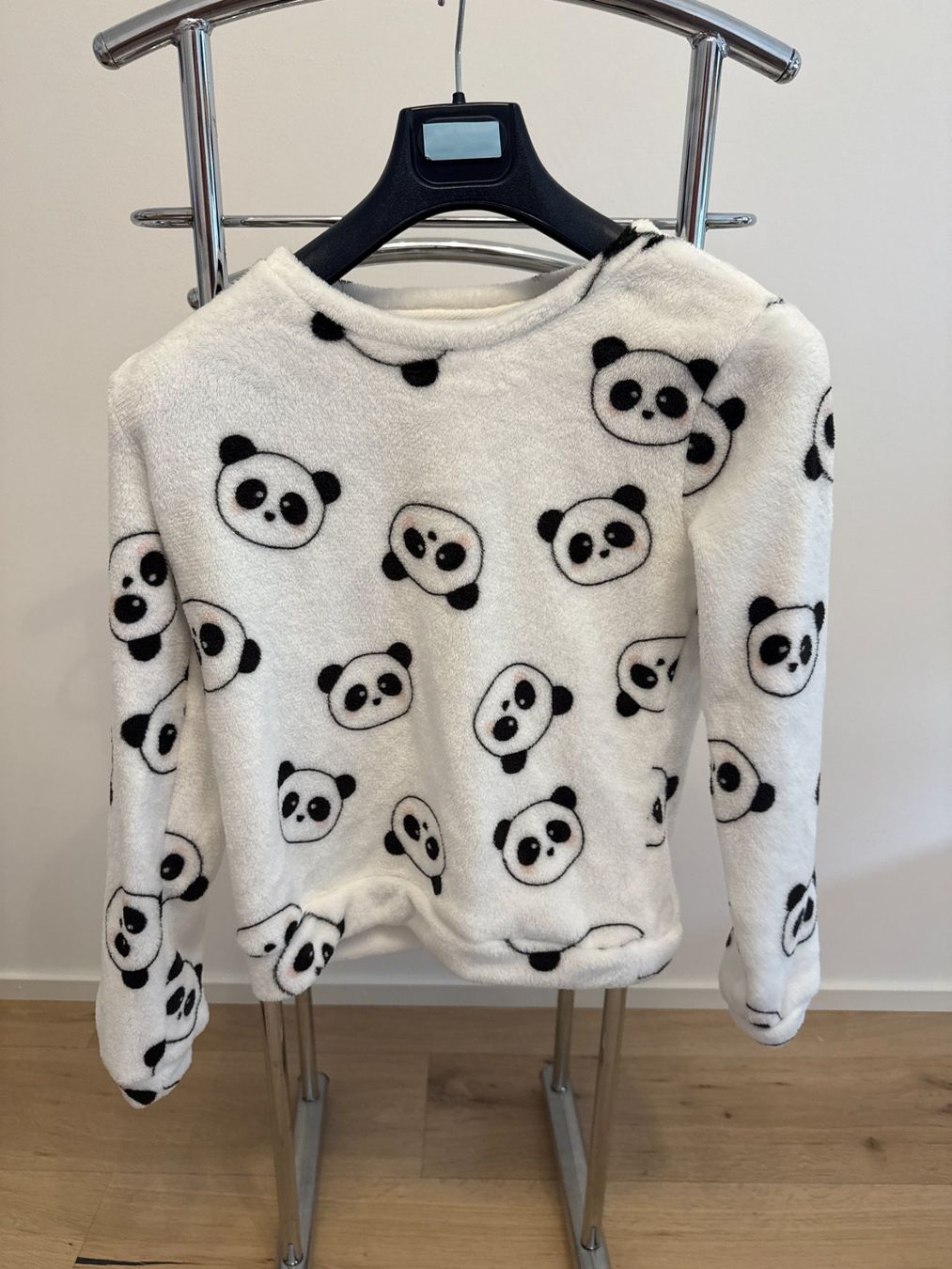 Pulls & Sweat-shirts: Flauschiger Panda-Pullover Gr. S – Neuf (Voir description) à Fällanden par ala_k7vk