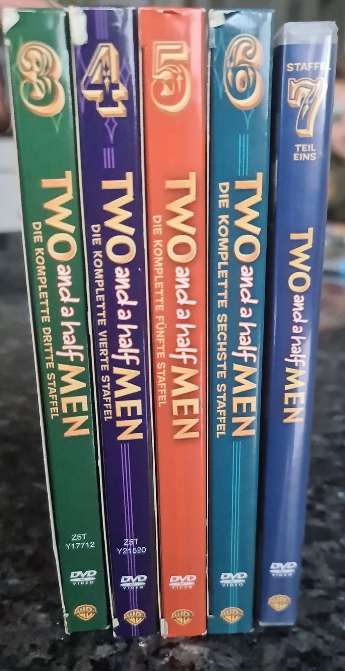 Tutti i DVDs: Two and a Half Men: Staffeln 3-7 (DVD) – Usato da Uerkheim venduto da Justi.y 1