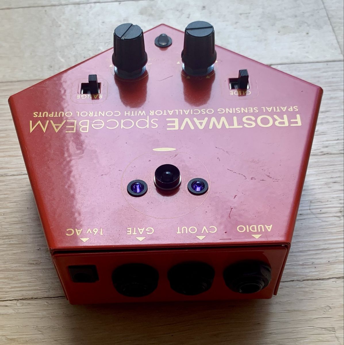Strumenti musicali: Frostwave Spacebeam Spatial Sensing Oscillator – Usato da Zürich venduto da Fieber 2