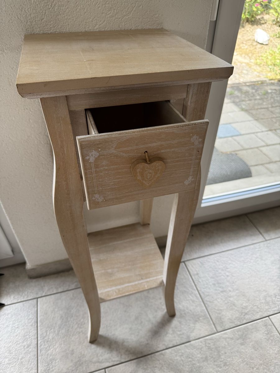Commodes: Beistellmöbel mit Schublade Landhausstil hellbraun – D'occasion à Albligen par Harmonika55 1