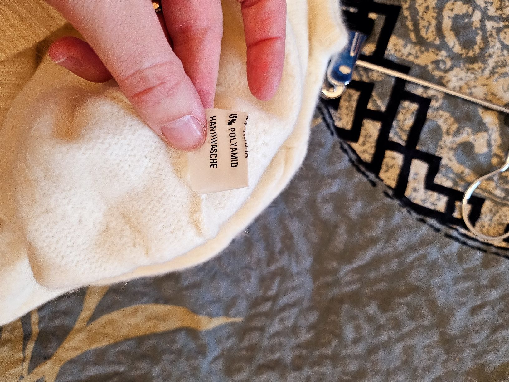Pullover & Sweatshirts: Très joli pull – Neu (gemäss Beschreibung) aus La Tour-de-Peilz von mar_2r26 3