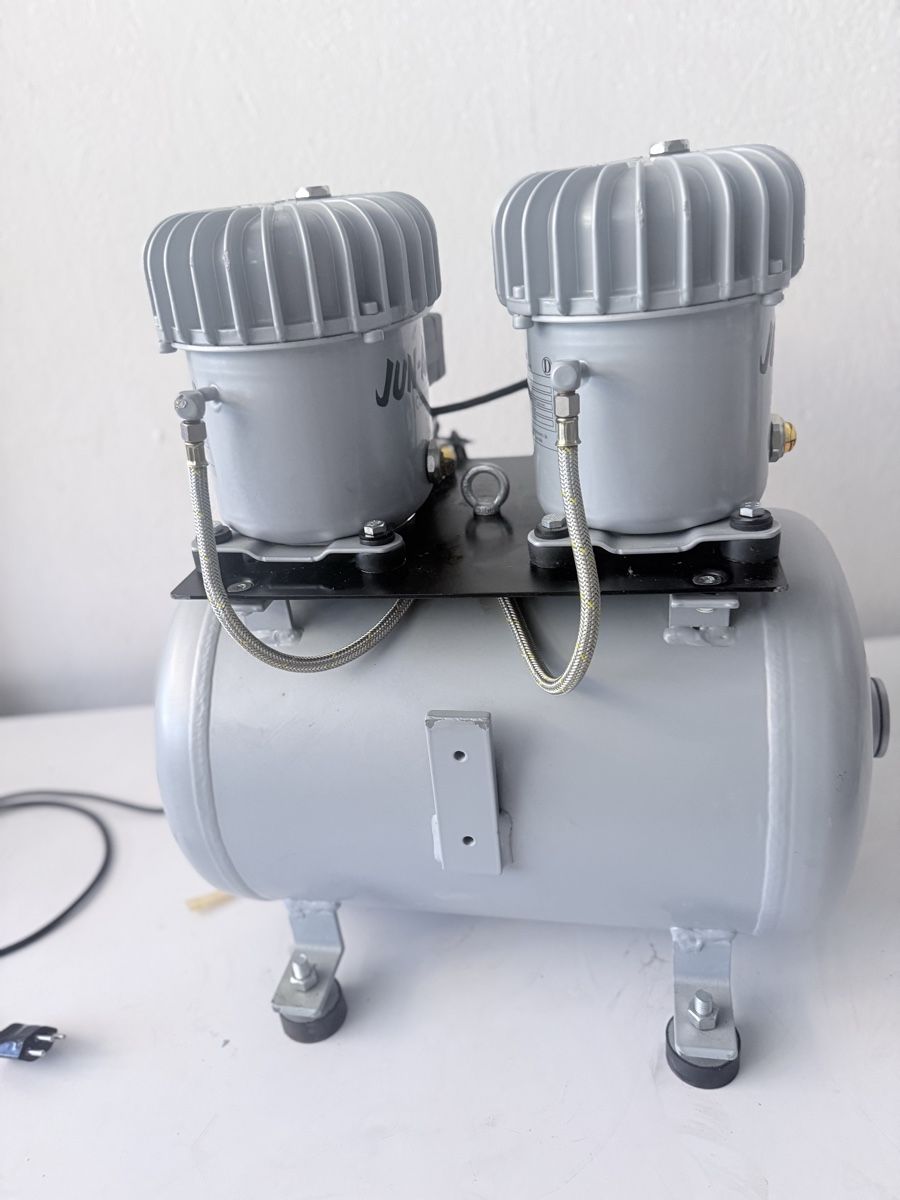Jun-Air Compressori: JUN-AIR 12-40 Silent Kompressor 40 L  – Usato da Schupfart venduto da philippb06 1