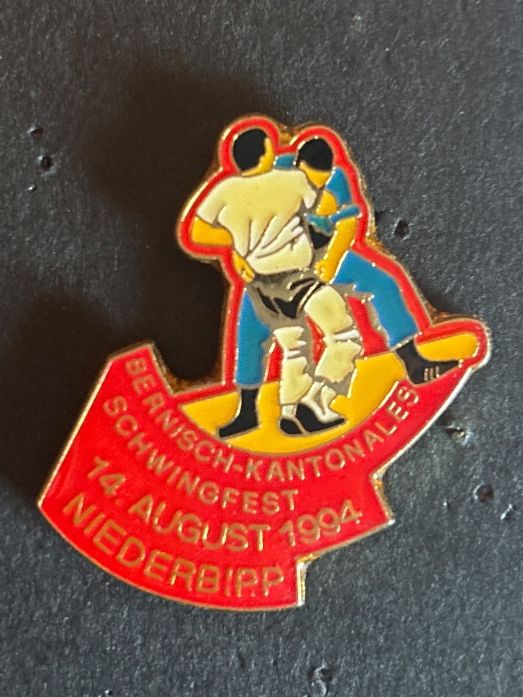 Plaquettes & Badges: Pin schwingen – D'occasion à Lützelflüh-Goldbach par NicoleL.