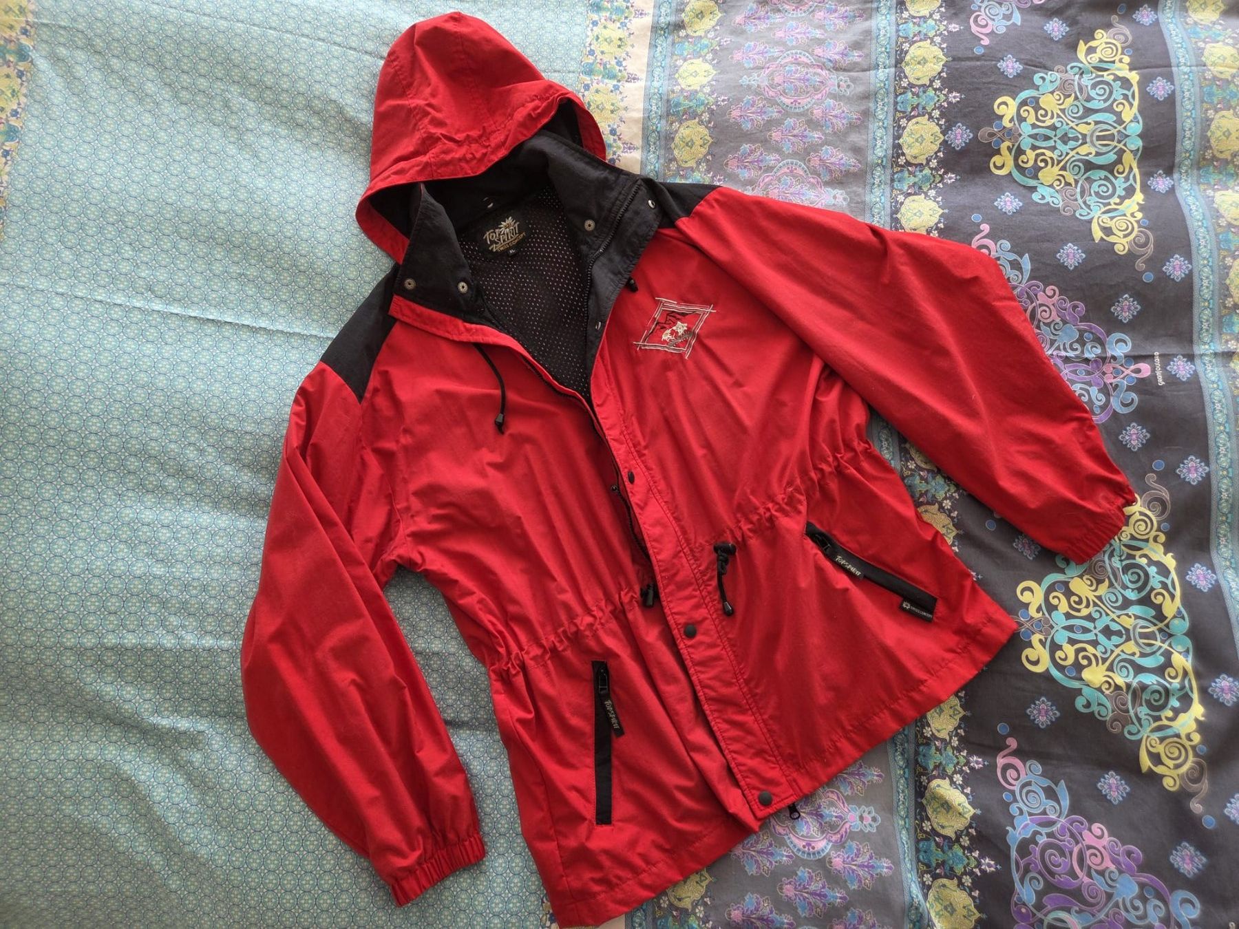 Vestes: Veste sport imperméable – D'occasion à Chavannes-Renens par Jolias