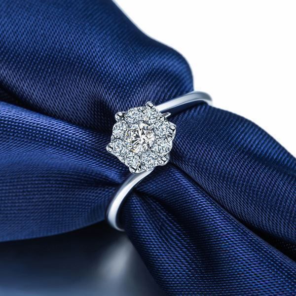 Ringe: Diamantring 18k Weissgold, 0.36 ct, neu – Neu und originalverpackt aus Arbon von Helmuth 5