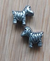 Charms Zebra 2 Stück Metallanhänger silberfarbig 1cm