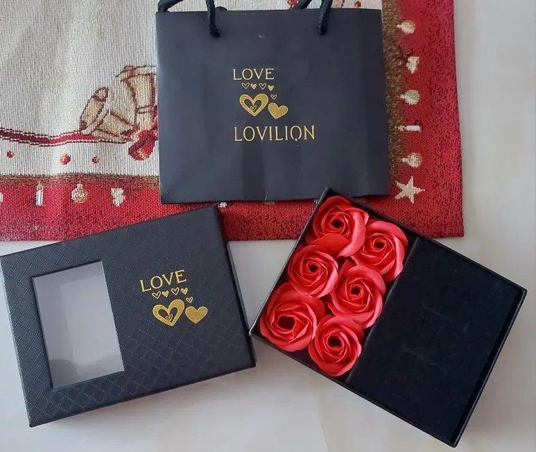 Altro in Decorazioni & Accessori: 🤩 Valentinstag Geschenkbox mit 6 Rosen – Nuovo e nell'imballaggio originale da Wittenbach venduto da ChinaSeidenstrasse 5