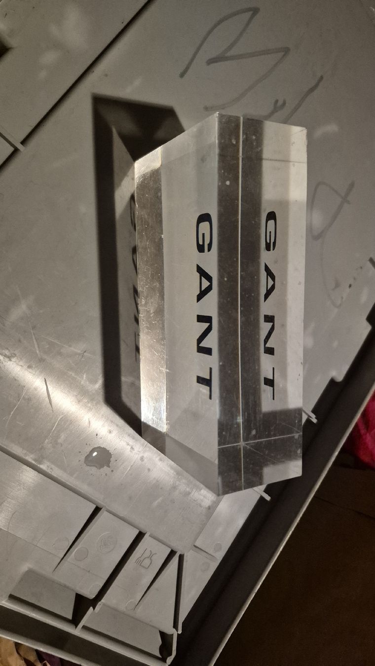 Statuette: logo gant – Usato da Léchelles venduto da sim7891 1
