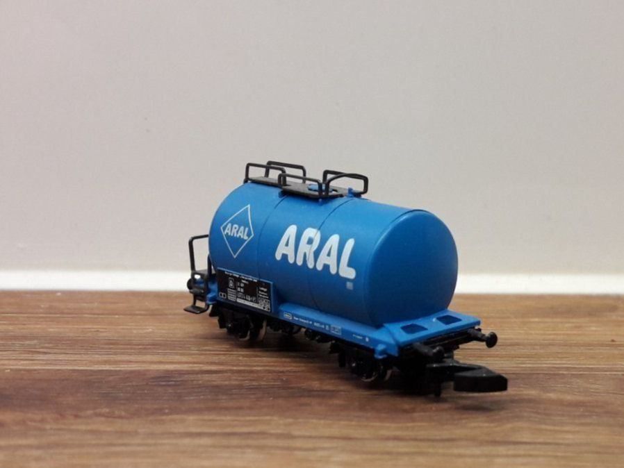 Märklin Modellini di ferrovie: Märklin Z : DB wagon citerne "ARAL" – Usato da Buttes venduto da Cafe2005 3