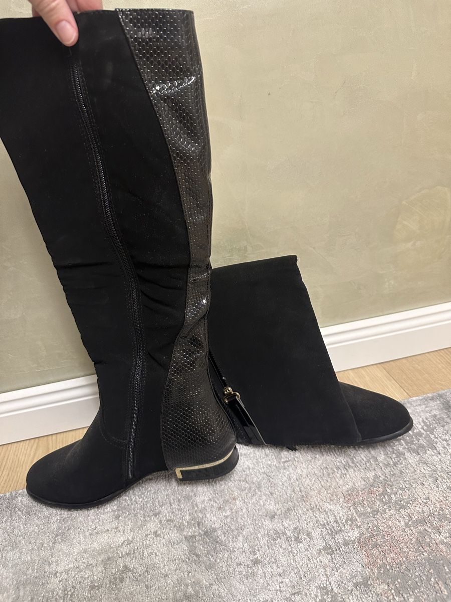 Scarpe da donna: Schwarze Wildleder Stiefel Gr. 38 – Nuovo (secondo la descrizione) da Sevelen venduto da Stopglobal. 2