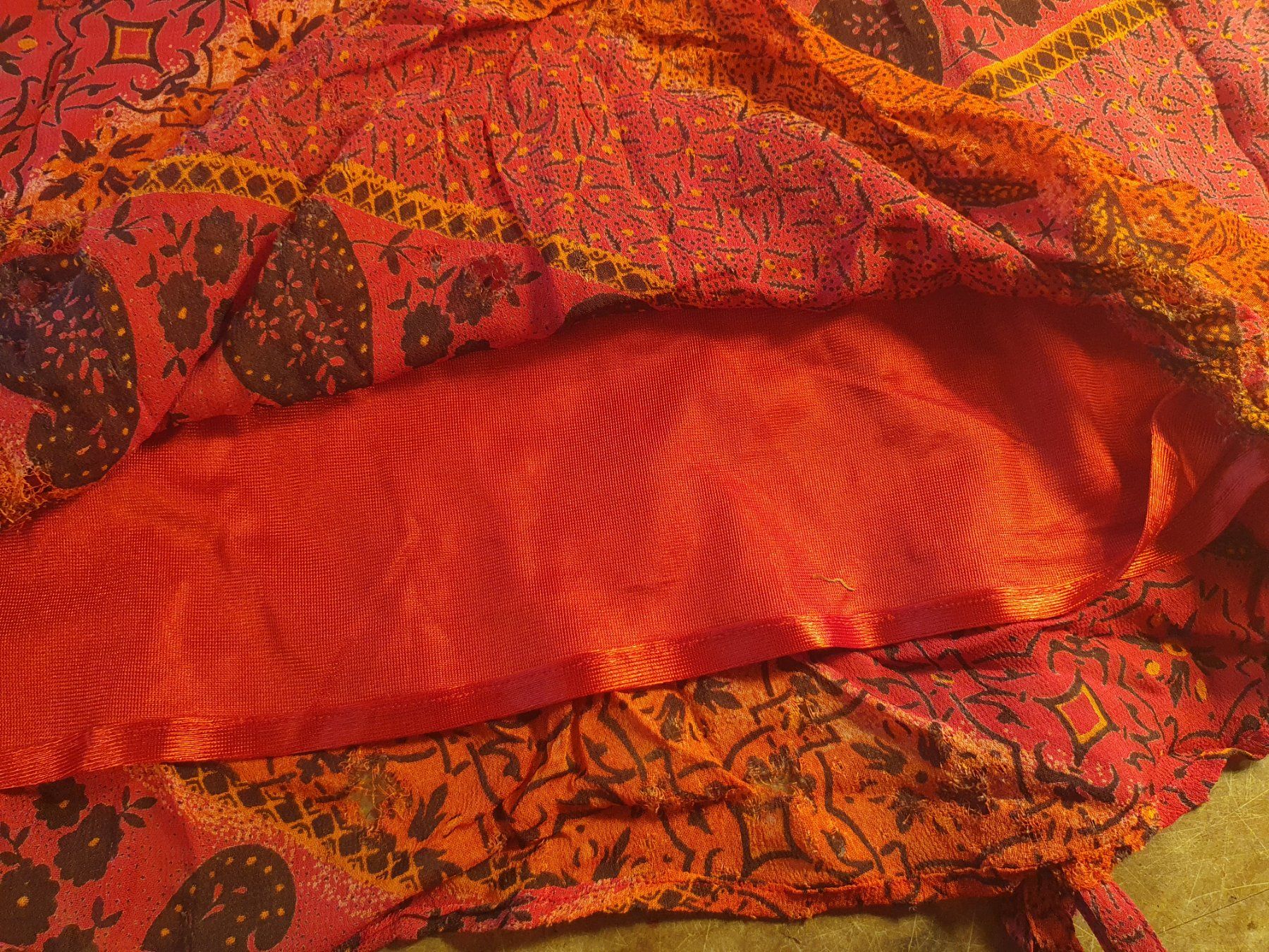 Vero Moda Gonne: Vero Moda Damenjupe rot Grösse S – Usato da Zürich venduto da loosebone 3