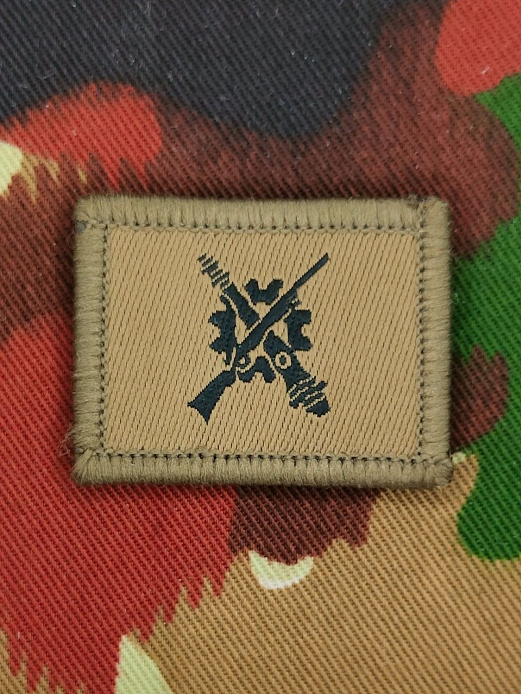 Schweizer Armee Placchette & Badge: Funktionsabzeichen Waffenmechaniker, Variante 3 – Usato da Bauma venduto da SwissMilitaria