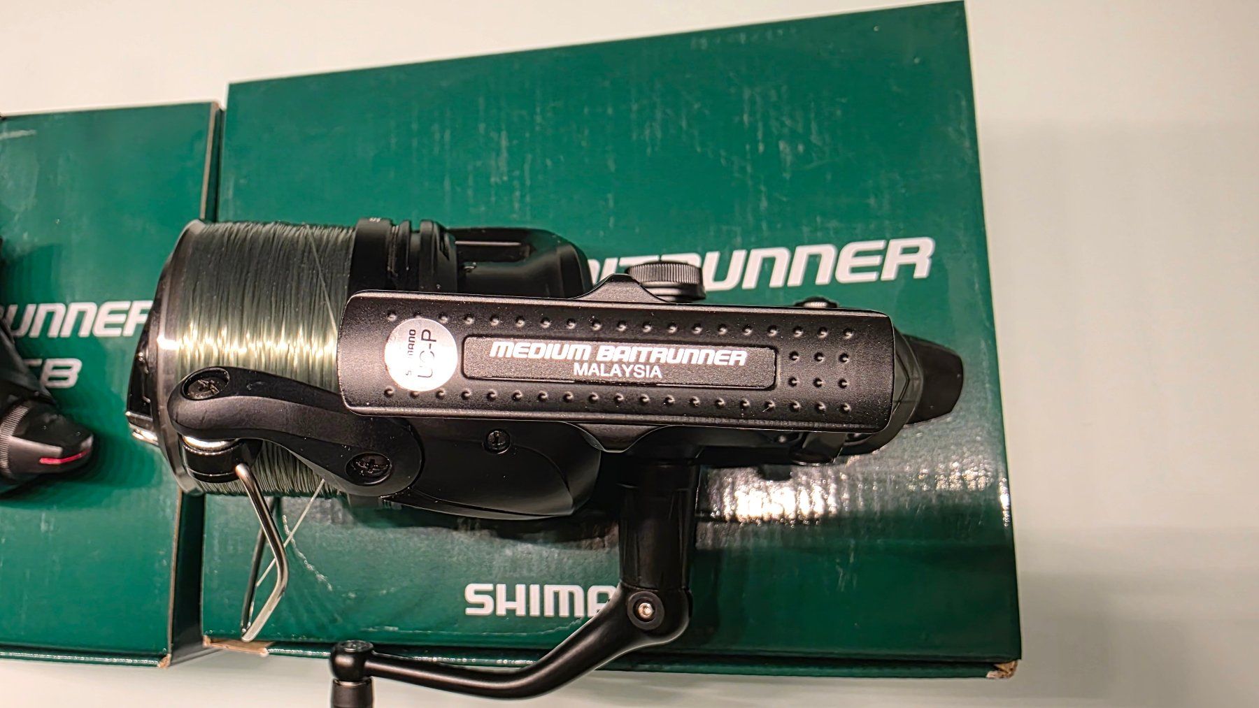 Shimano Tamburi & Mulinelli: 2x Shimano Medium Baitrunner Rollen LC 5500 XTB | NEU | OVP – Nuovo (secondo la descrizione) da Winterthur venduto da Riccimicki 5