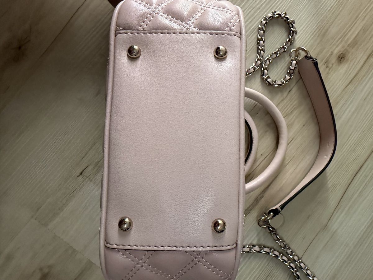 Guess Sacs femmes: Rosa Guess Handtasche – Neuf (Voir description) à Au ZH par sel_z8vp 2
