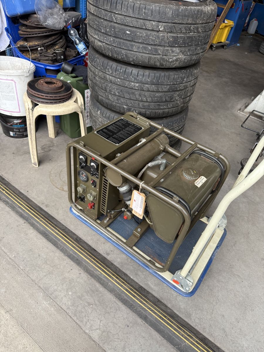 Stromgeneratoren: militärisches Stromaggregat / Feldgenerator – Gebraucht aus Flums von m-m.a22