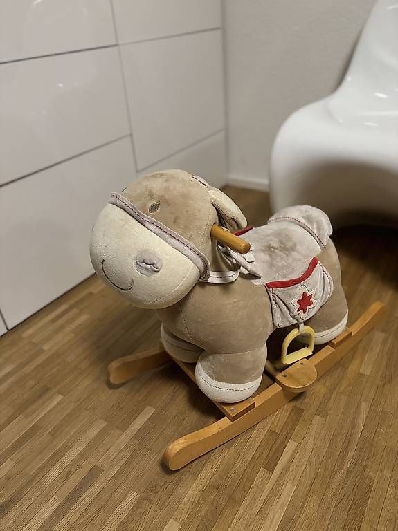 Altre altalene da giardino: Schaukelesel / Schaukelpferd beige mit Holz – Usato da Zürich venduto da natalson