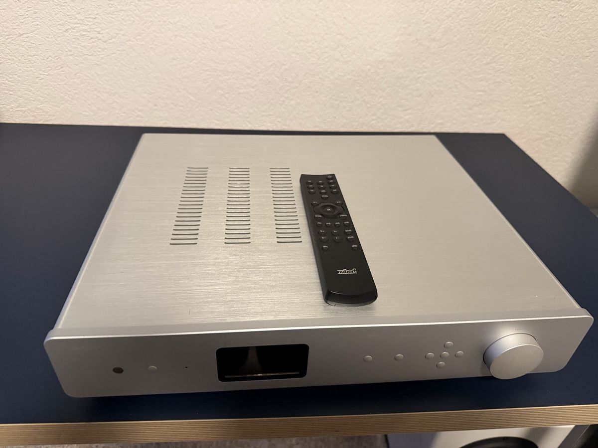 Nubert Amplificateurs: Nubert NuControl 2, Vorverstärker mit DSP – D'occasion à Ennetmoos par Raragon 2