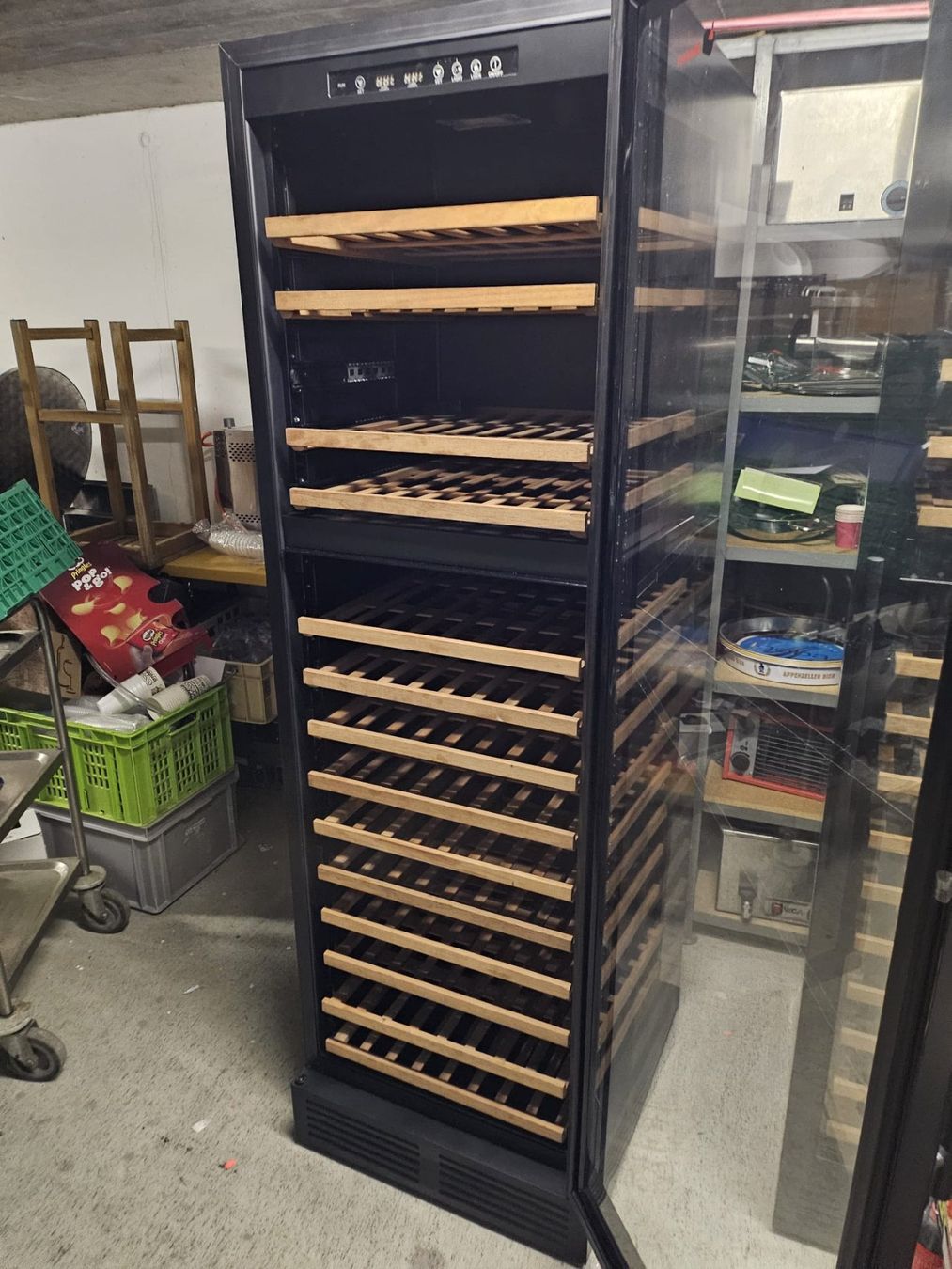 Frigoriferi: 1 x Bodega BWS188 Weinklimaschrank – Usato da Gossau SG venduto da Zelte 1