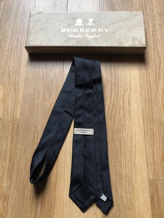 Cravate Burberry en soie noire | Acheter sur Ricardo