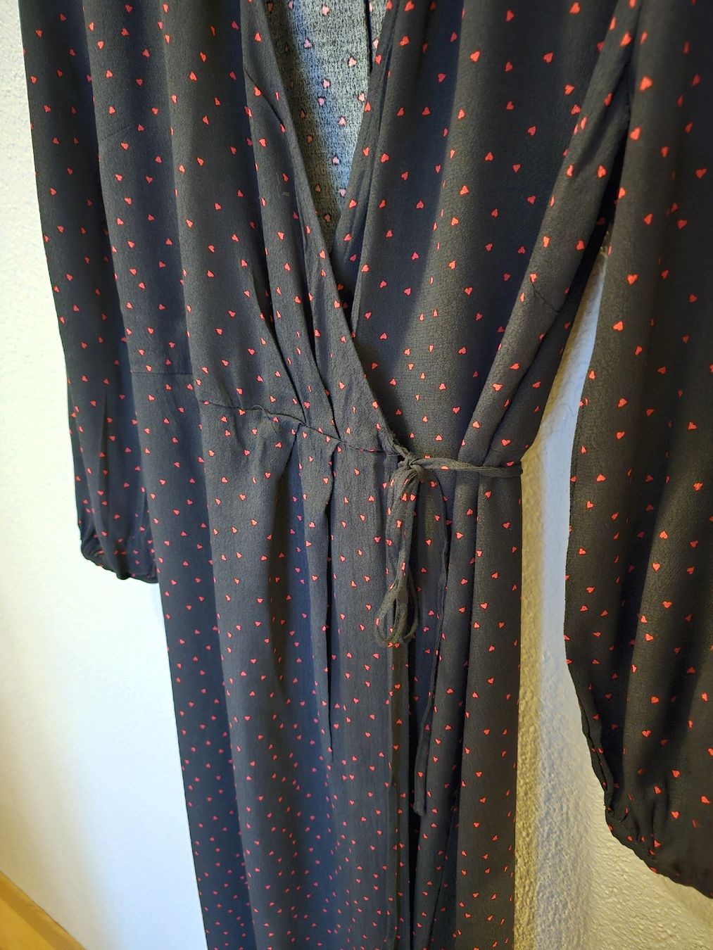 H&M Kleider: H&M Wickel-Kleid mit Herzchenmuster, Grösse M – Neu (gemäss Beschreibung) aus Bern von Oscarella 2