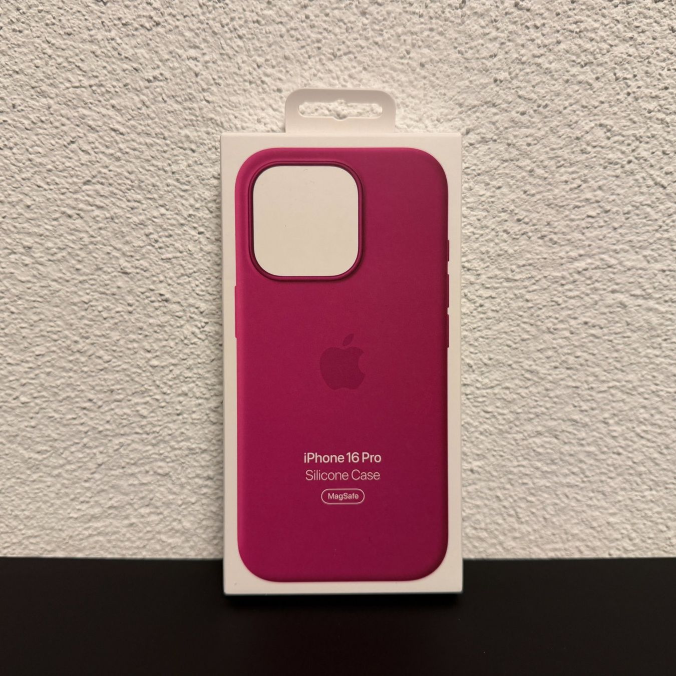 Apple Covers & Schutzfolien: Apple | Silicon Case | Fuchsia | iPhone 16 Pro – Gebraucht aus Tägerwilen von Skillet