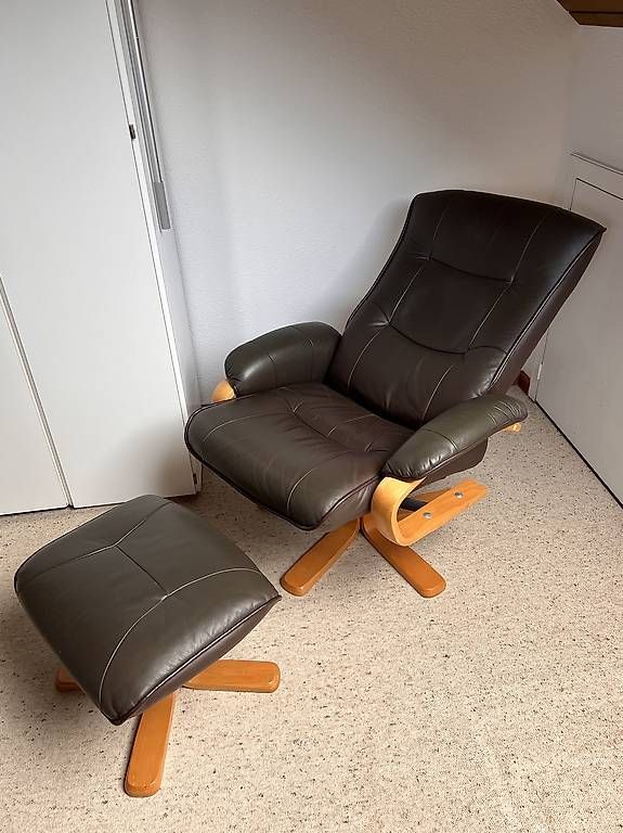Poltrone: Relaxsessel Leder mit Fusshocker – Usato da Däniken SO venduto da Alposto 2