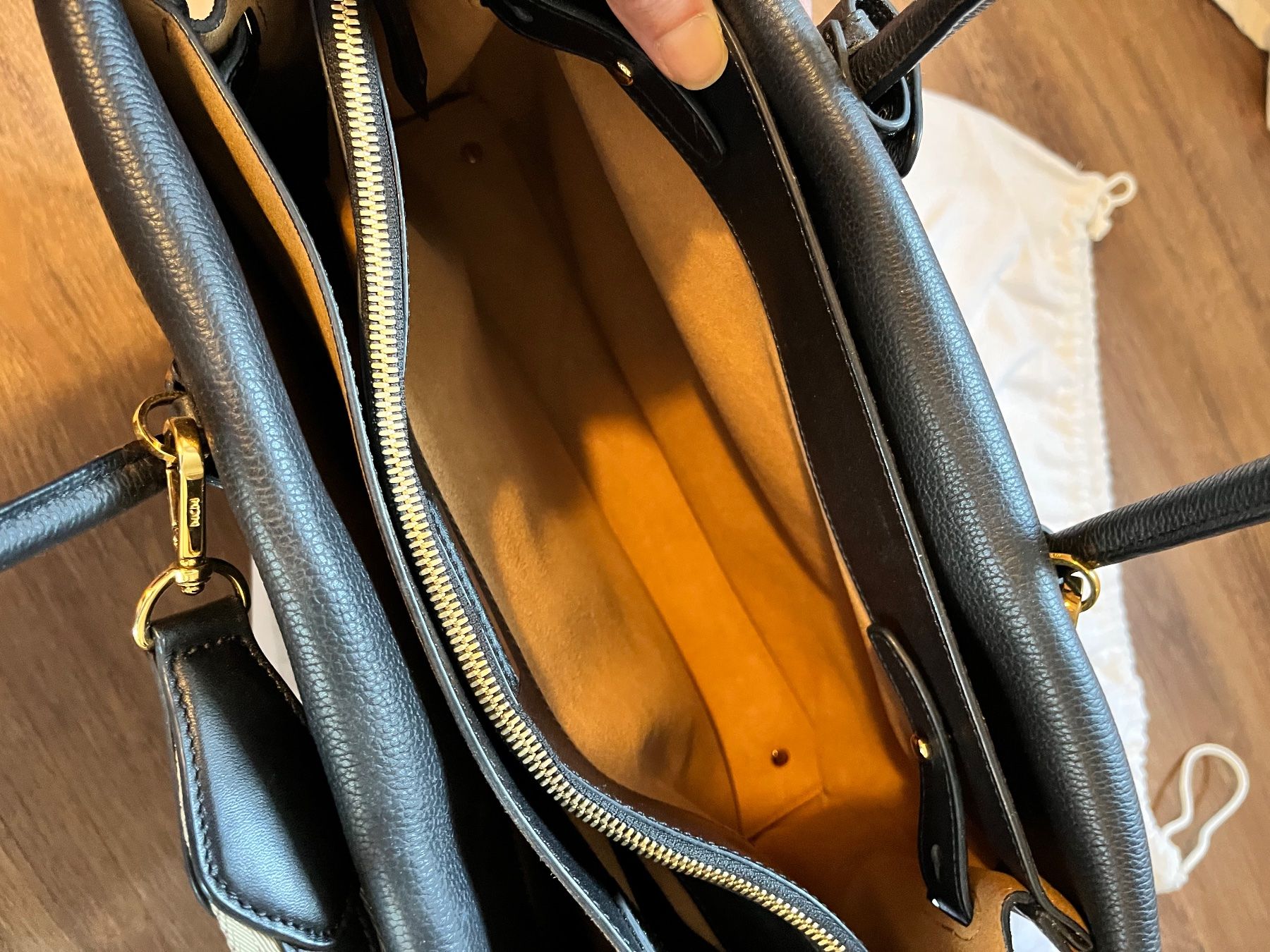 Mcm Borse da donna: MCM Milla schwarz medium - wie neu – Nuovo (secondo la descrizione) da Diepoldsau venduto da Soleil0425 3