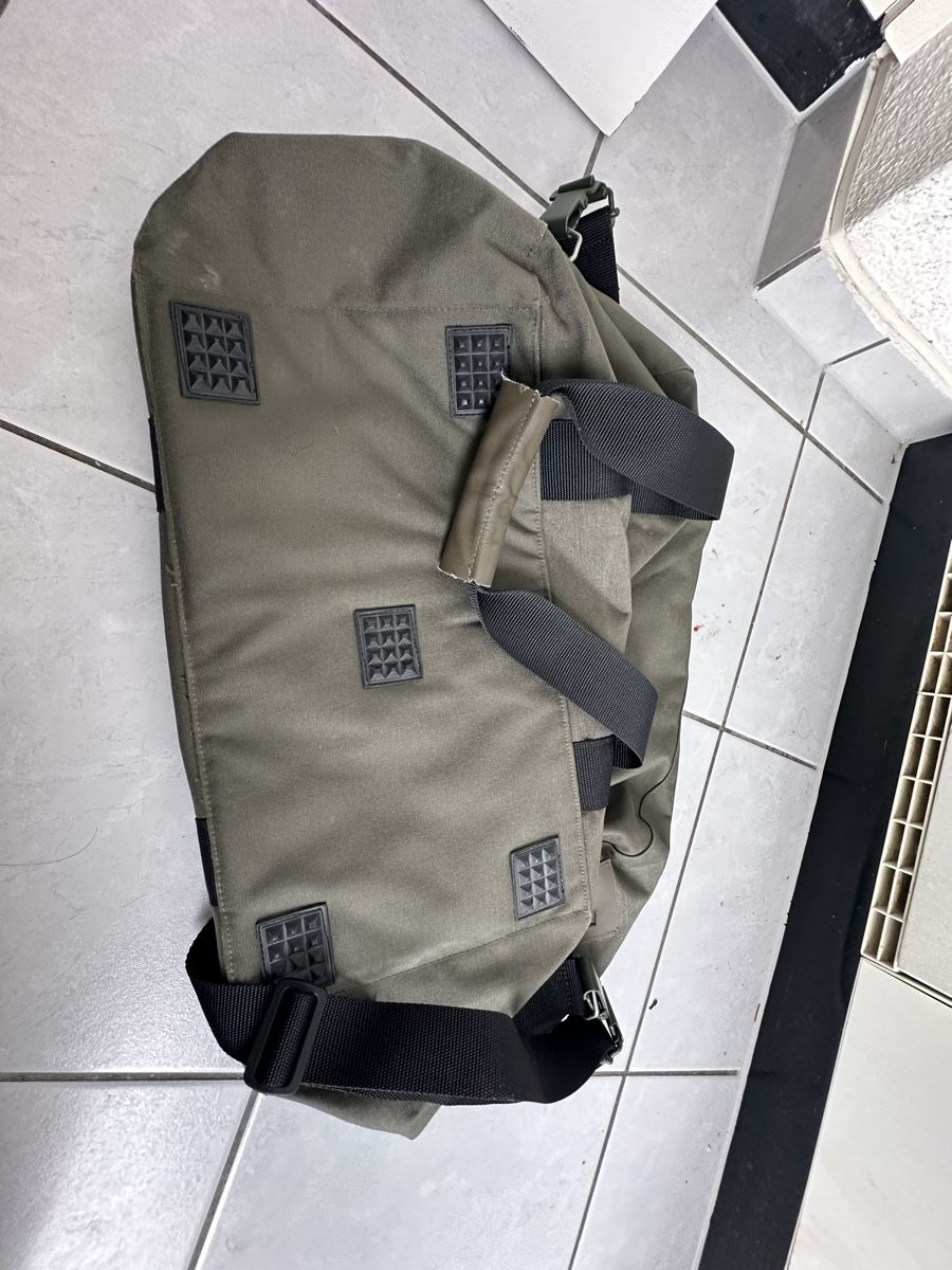 Schweizer Armee Borse: Robuste Schweizer Armee Tasche - Ideal für den Herbst! – Usato da Alpnach Dorf venduto da Chasli.OW96 2