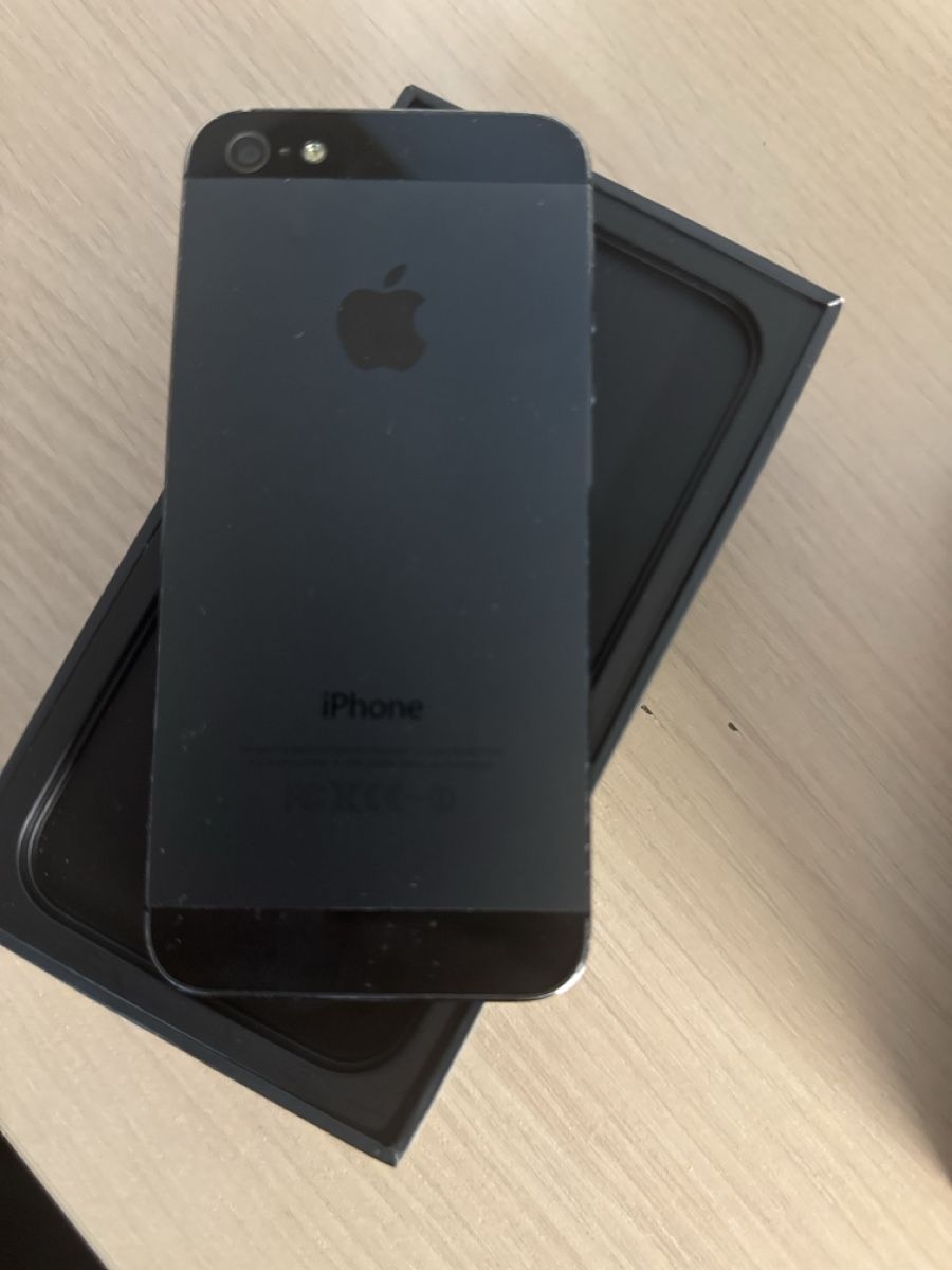 Apple Telefoni cellulari / Smartphones: iPhone 5 16GB Black - Includes Original Box – Usato da Schönried venduto da den_2f6c 2