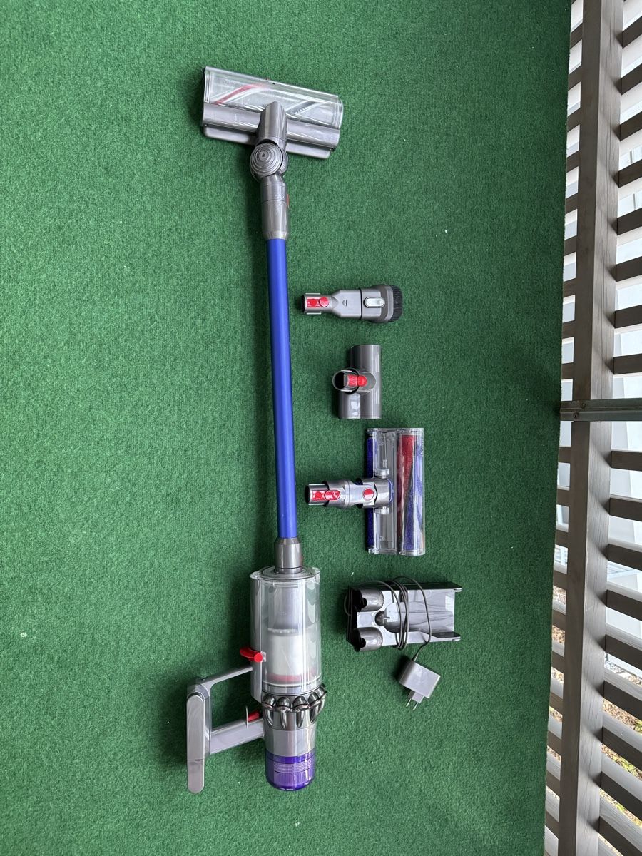 Dyson Aspirateurs & Accessoires: Dyson V11 Absolute – D'occasion à Würenlingen par Ersin48