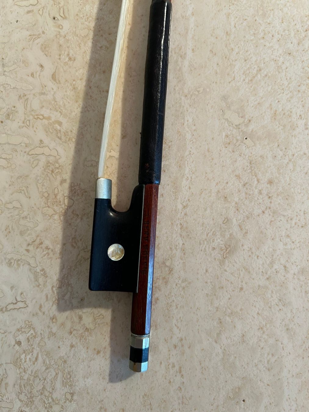 Strumenti musicali: Violinbogen Geigenbogen A. Hermann Mönnig Meisterbogen  4/4 – Usato da Wohlen b. Bern venduto da Titus55 3