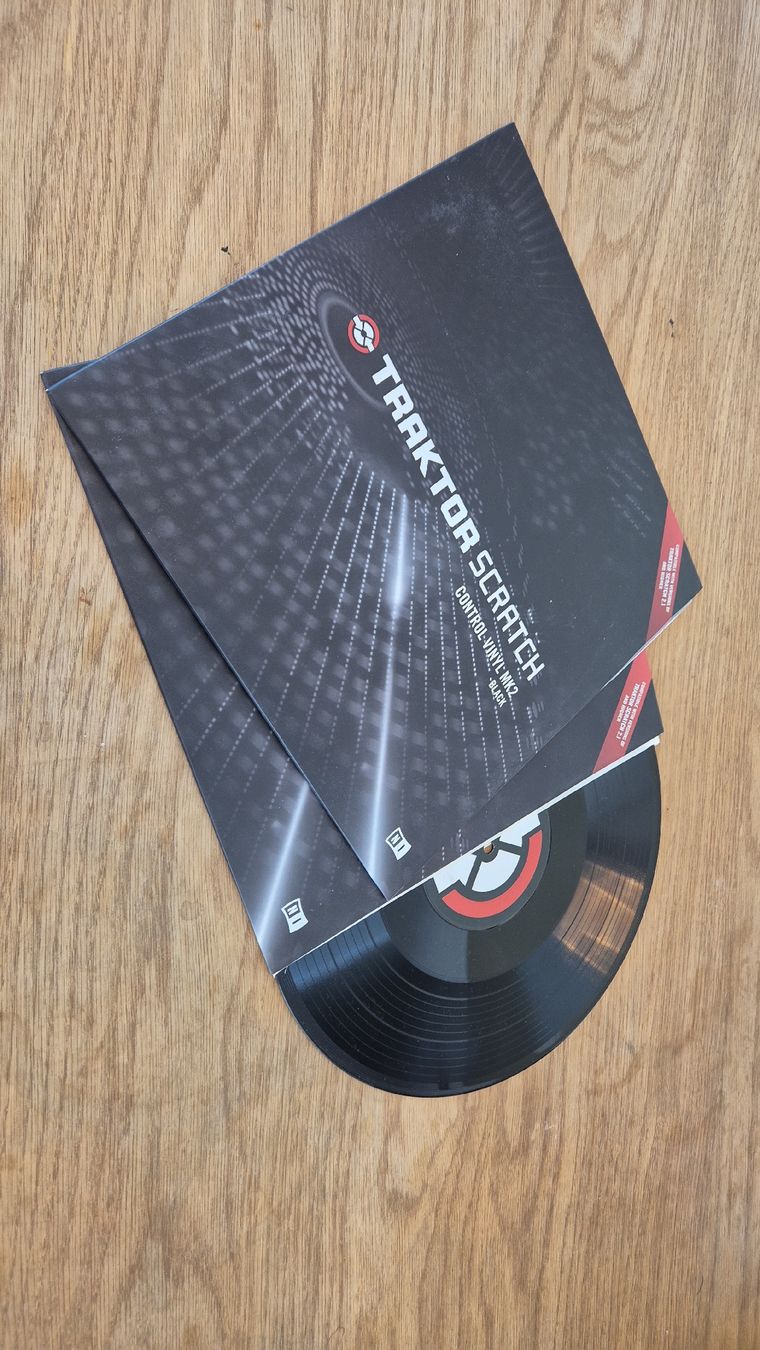 Traktor Mischpulte: TRAKTOR Audio 6 Scratch Control Vinyl MK2 Black – Gebraucht aus Zürich von topaxi 2