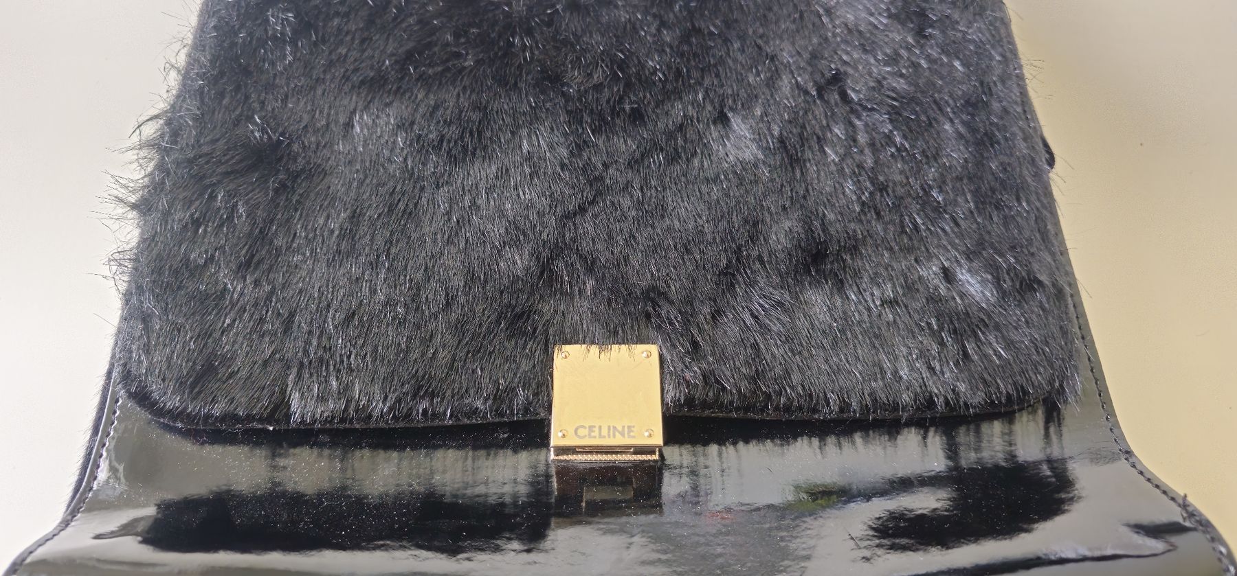 Celine Sacs femmes: Celine Lack/Kunstfell Handtasche schwarz – Neuf avec emballage d'origine à Luzern par TausendD 4