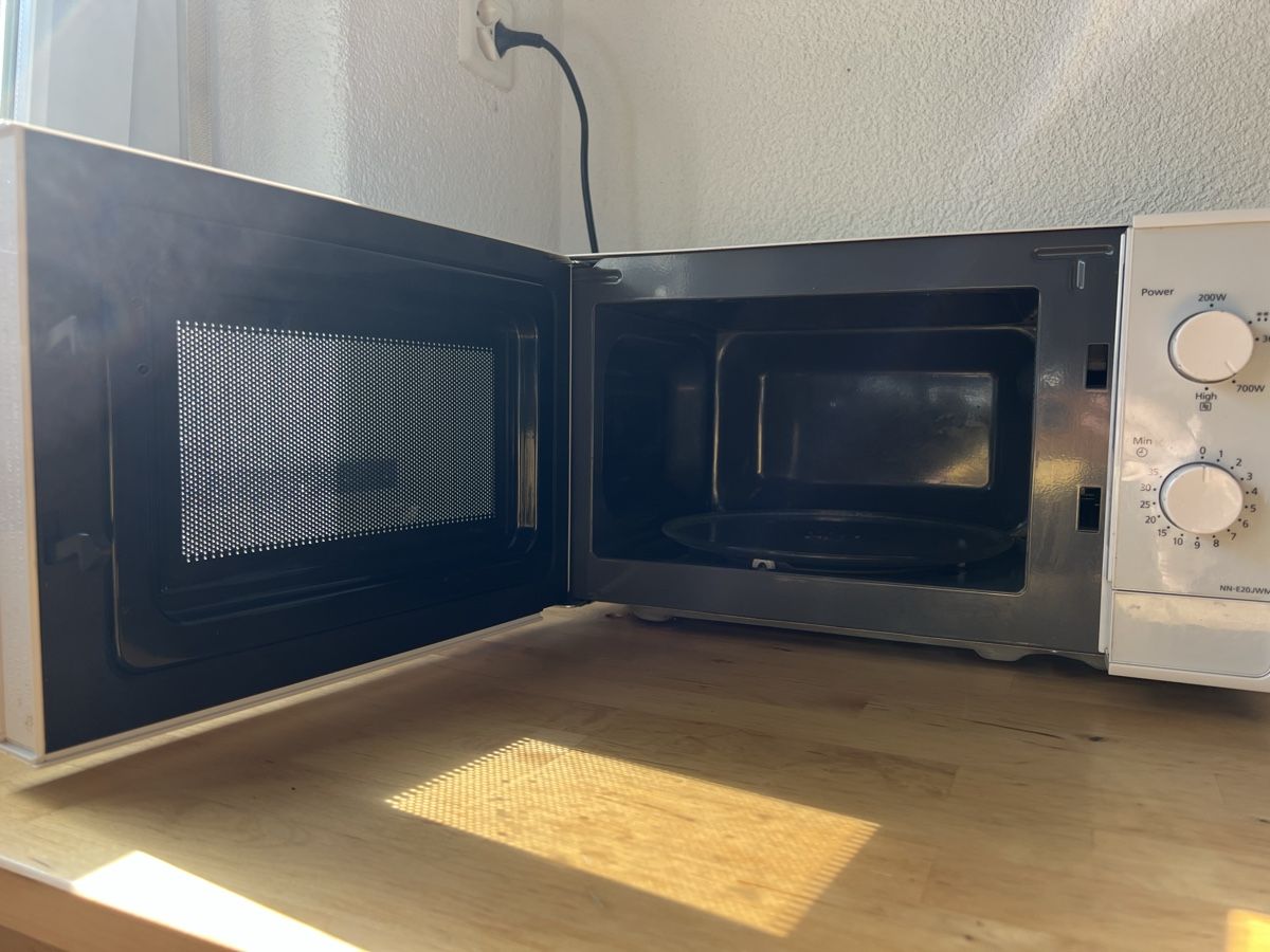 Elettrodomestici da cucina: Panasonic Microwave NN-E20JWM – Usato da Zürich venduto da far_2zpy 1