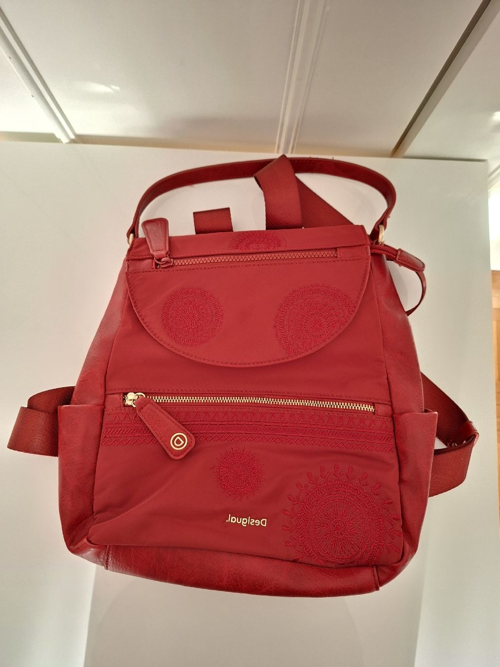Desigual Zaini: Desigual sac à dos rouge brodé – Nuovo (secondo la descrizione) da Lutry venduto da Sim_Sta 8