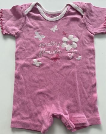 Body Kurzarm Rosa Grösse 62/68 mit Blumenmotiv