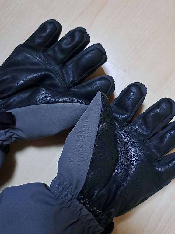 Guanti & manicotti: Skihandschuhe – Usato da Winterthur venduto da feehee
