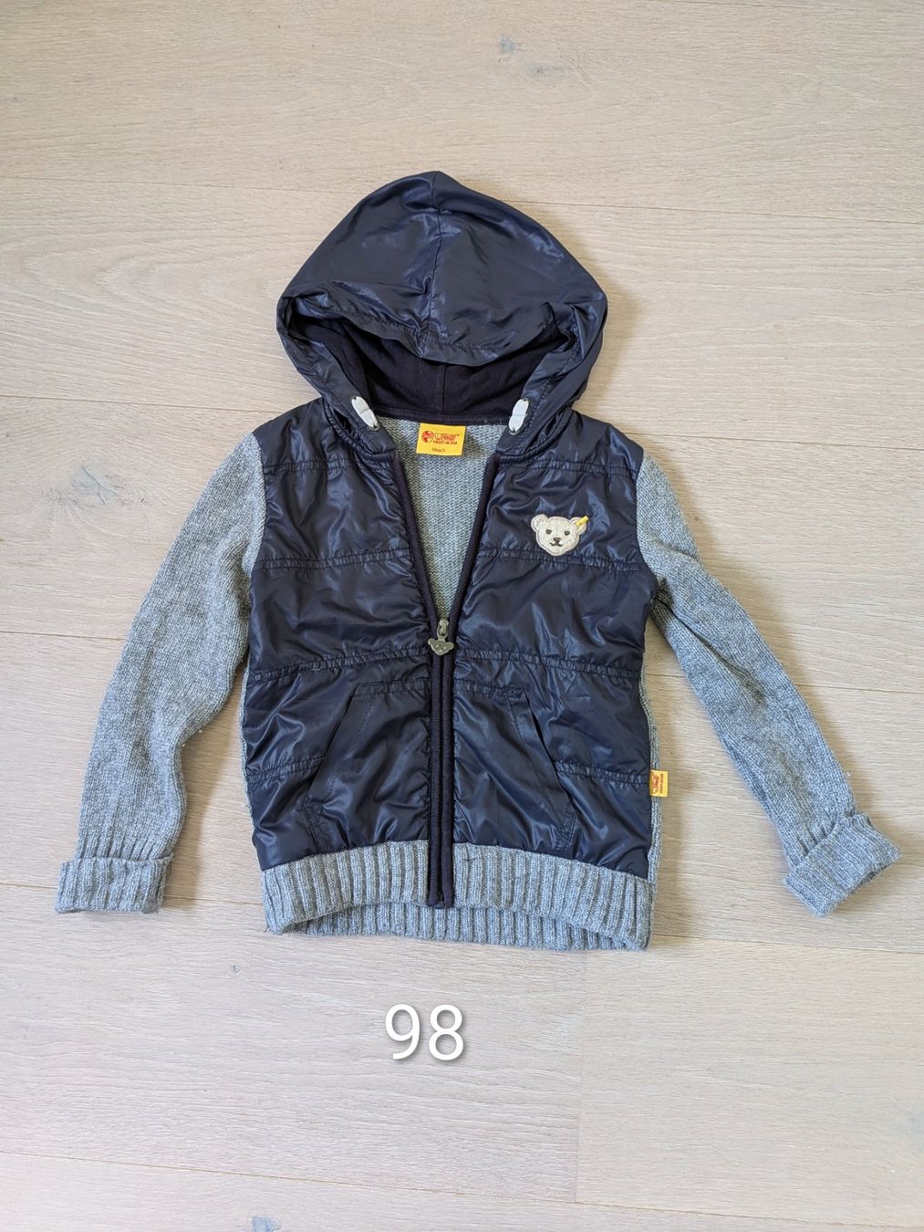 Steiff Giacche & Cappotti: Original STEIFF Hybrid-Strickjacke mit Kapuze Gr.98 – Nuovo (secondo la descrizione) da Appenzell-Steinegg venduto da AppenzellerIn