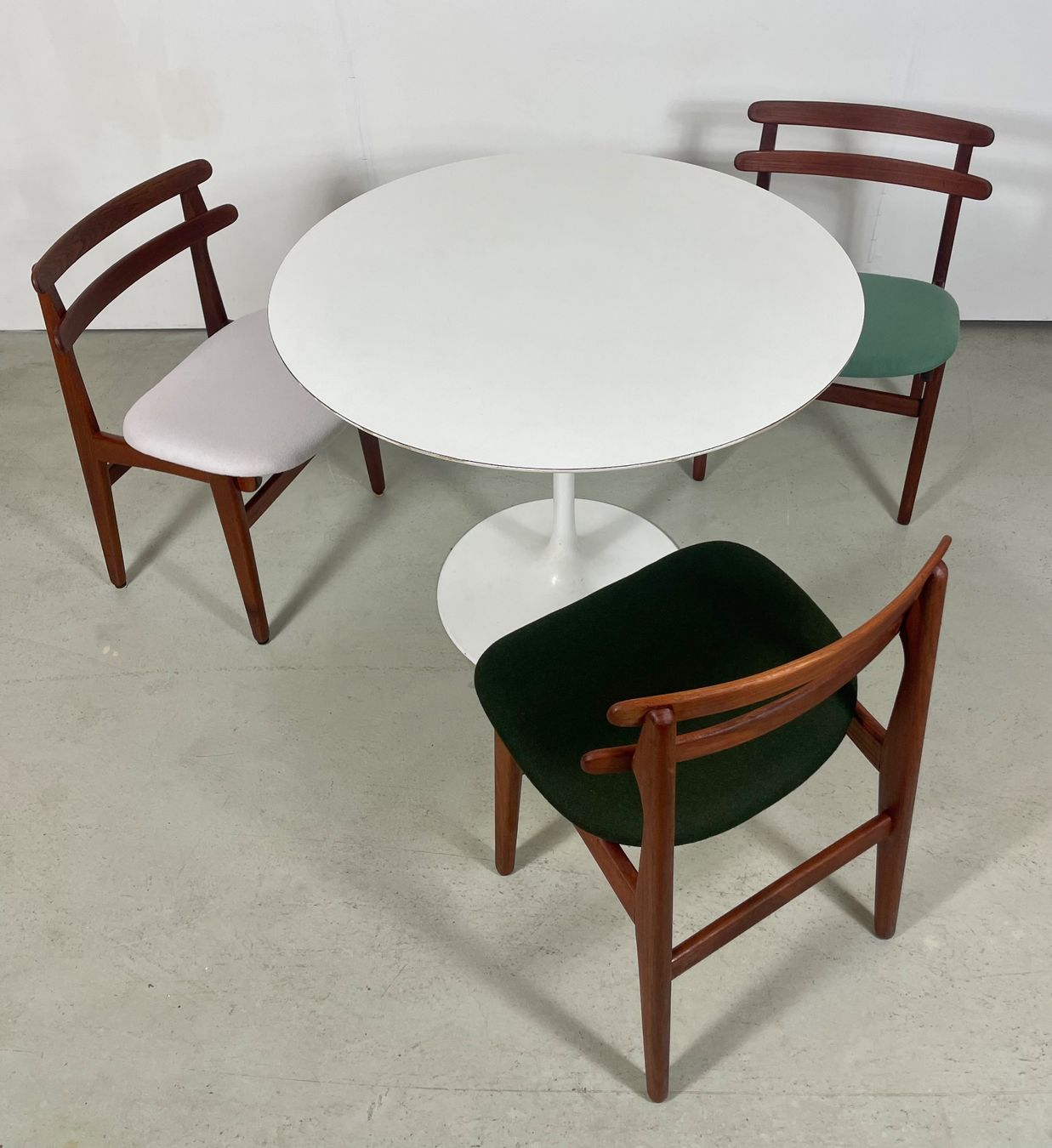 Sedie: 3x dänische Teak Stühle restauriert – Usato da Basel venduto da MidMod20C