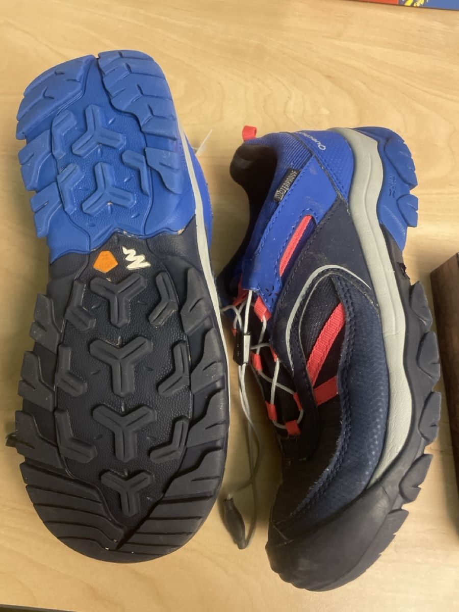 Decathlon Scarpe per ragazze: Quechua Crossrock Kinder Wanderschuhe, Gr.38, Top! – Nuovo (secondo la descrizione) da Obergerlafingen venduto da cabo4 2