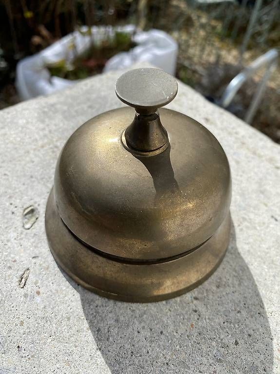 Cloches & sonnailles: Receptionsglocke Messing Midcentury – D'occasion à Wil SG par nicetohave54 1