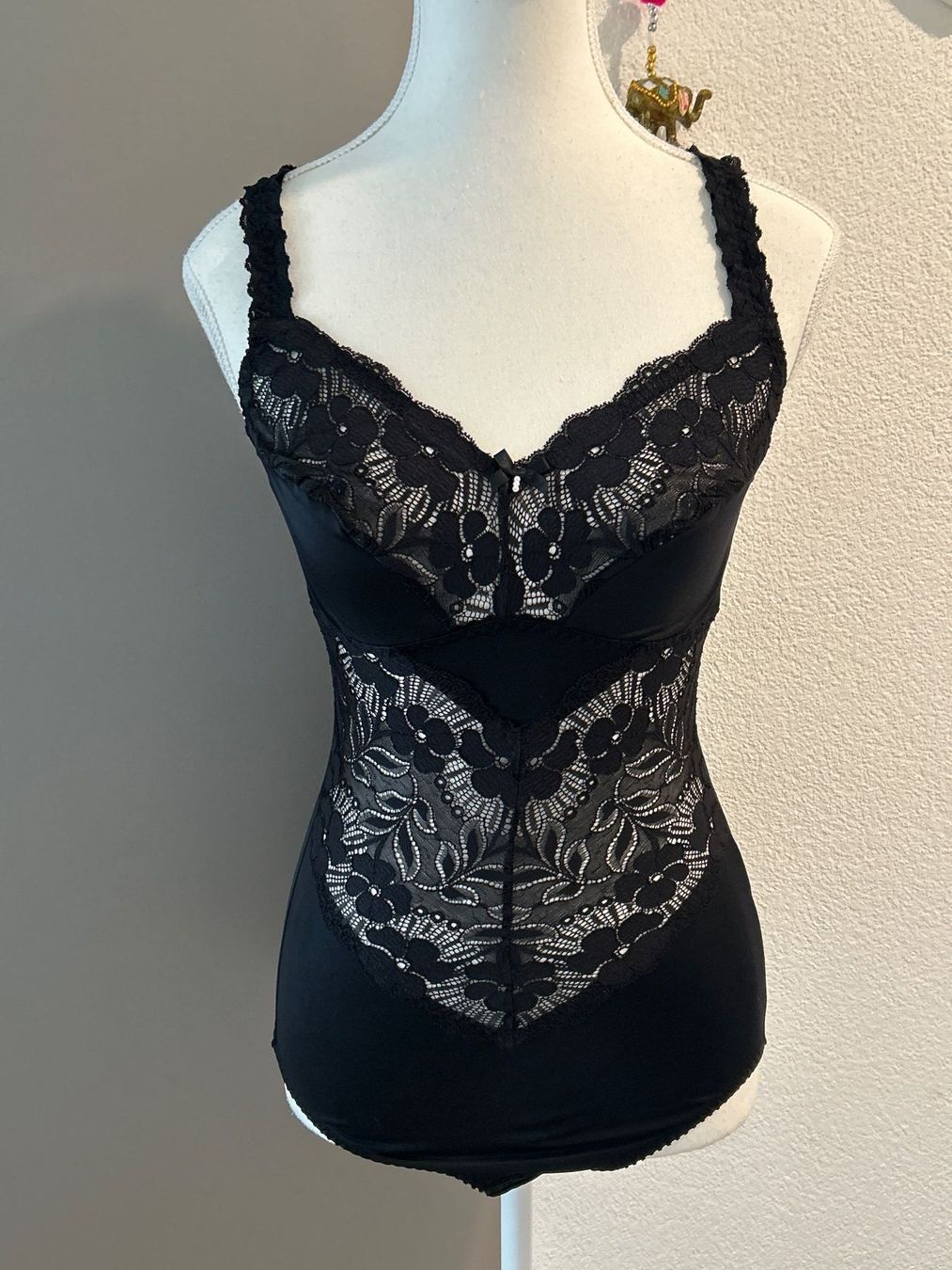 Sonstige Unterwäsche: Bodyforming Body schwarz mit Spitze – Neu (gemäss Beschreibung) aus Brunnen von Nala2929 1