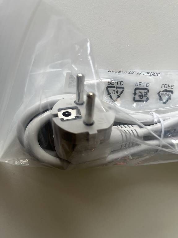 Cavi: Stromkabel Schuko-IEC C13, Länge 2 m – Nuovo e nell'imballaggio originale da Zürich venduto da audn 1