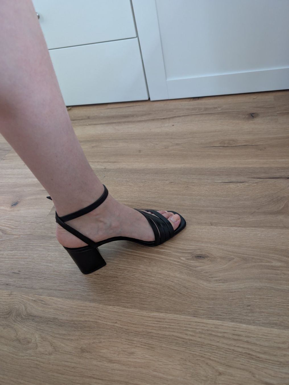 Scarpe da donna: Schwarze Sandalen mit Absatz – Usato da Wädenswil venduto da dia_m228 1