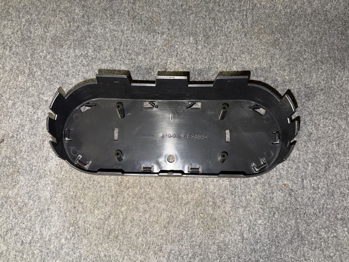 Tutti pezzi di ricambio auto: Audi-Ring Halter (Front) – Nuovo (secondo la descrizione) da Ulisbach venduto da PET-030 1
